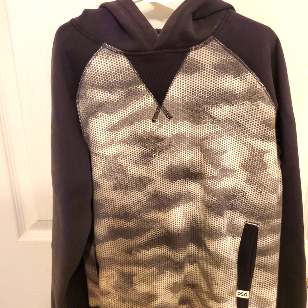DSG (Dicks Spirting Goods) camo hoodie boys medium